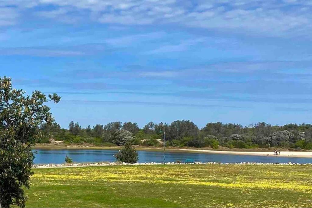 Driftwood Townhouse - Waterfront-Central Location Lakes Entrance Exterior foto