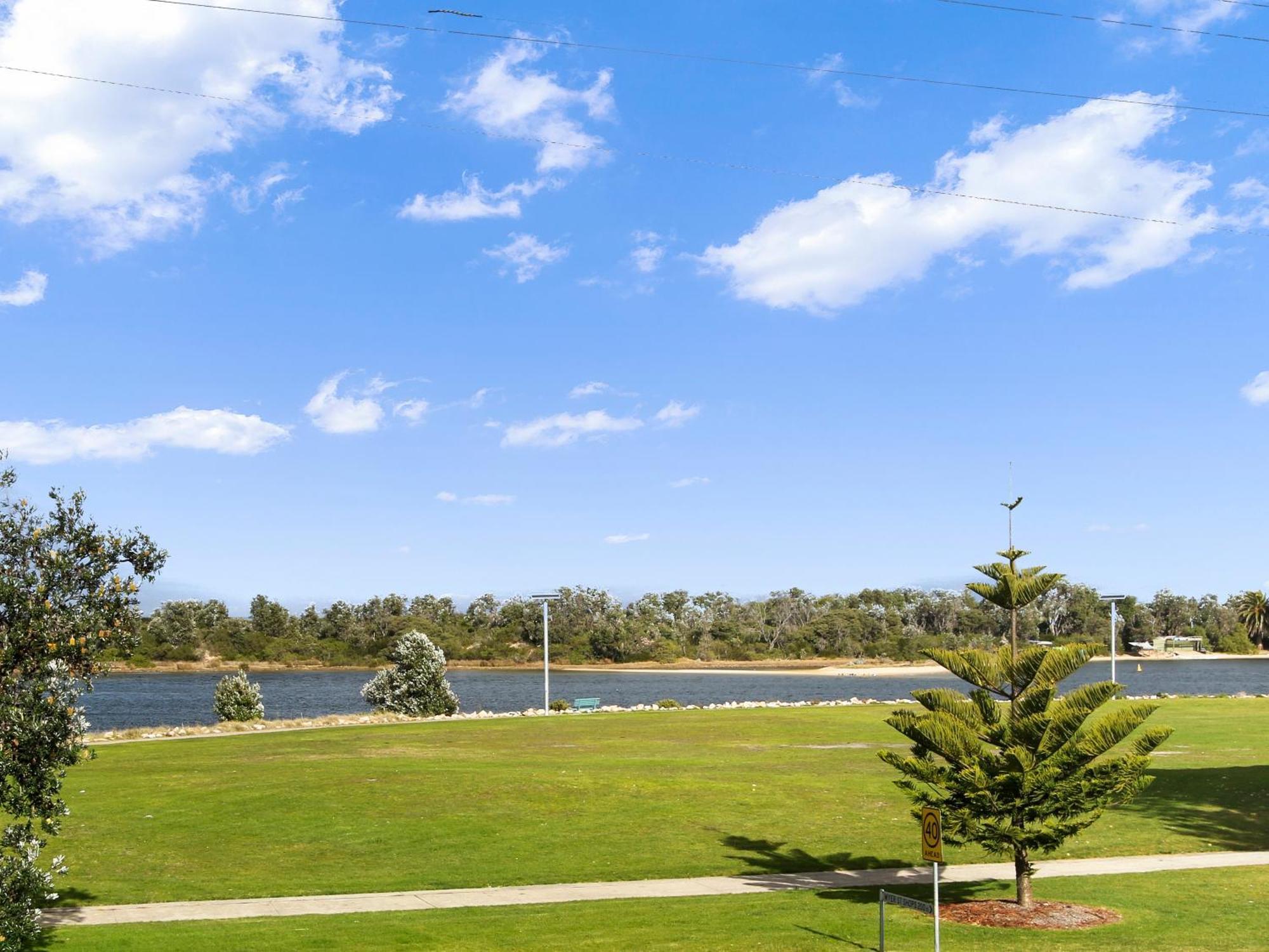 Driftwood Townhouse - Waterfront-Central Location Lakes Entrance Exterior foto